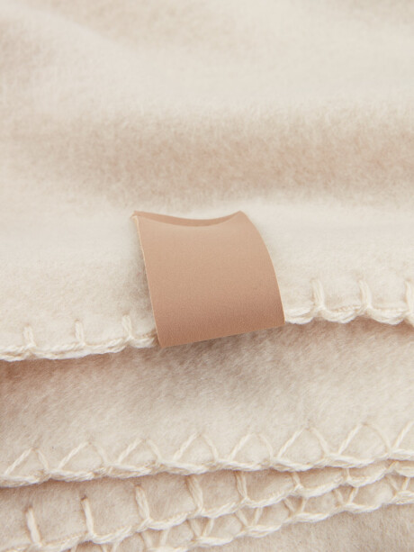 Manta throw DAGLILJE fleece 130x170 arena Manta throw DAGLILJE fleece 130x170 arena