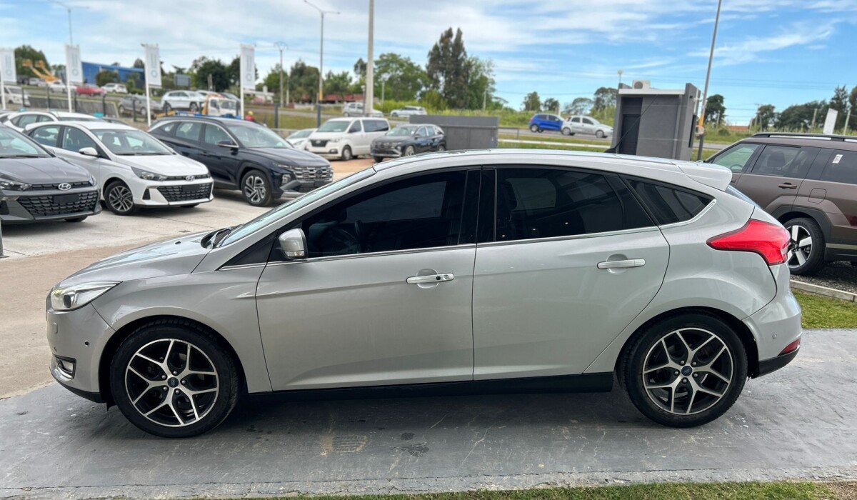 FORD FOCUS TITANIUM AT 2.0 2017 FORD FOCUS TITANIUM AT 2.0 2017