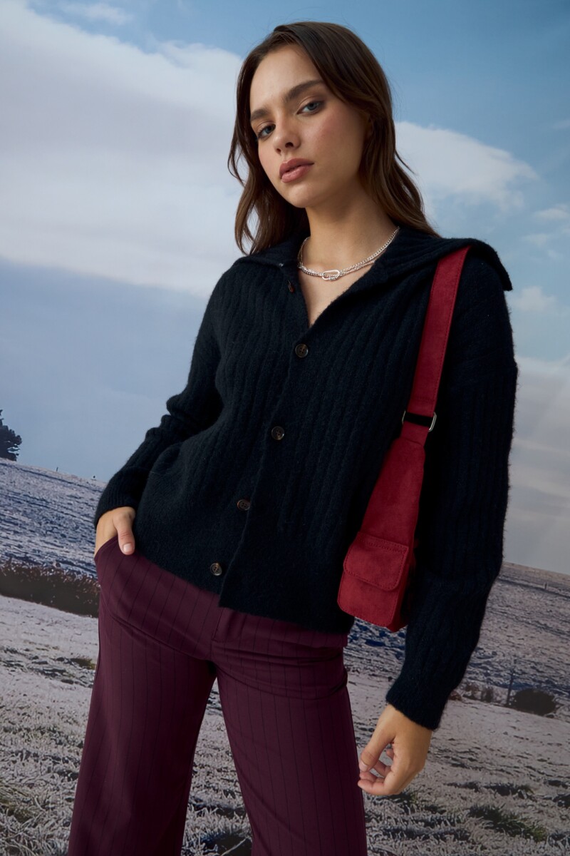 Cardigan abotonado cuello alto negro