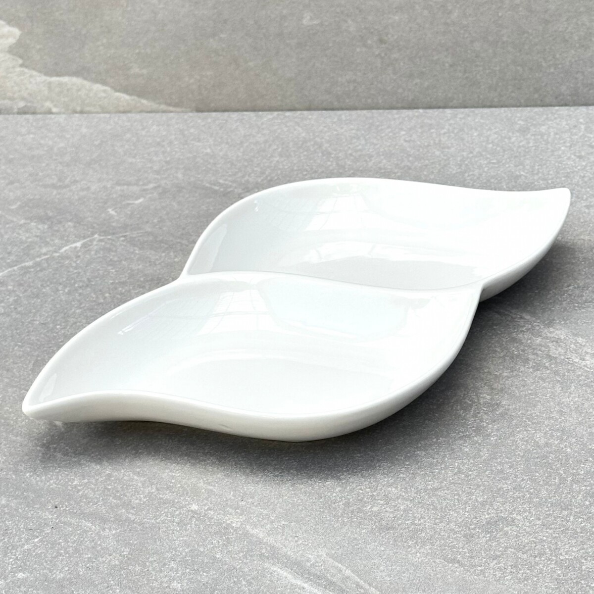 Copetinero De Porcelana 2 Divisones Largo 29cm x Ancho 16cm x Alto 3cm 