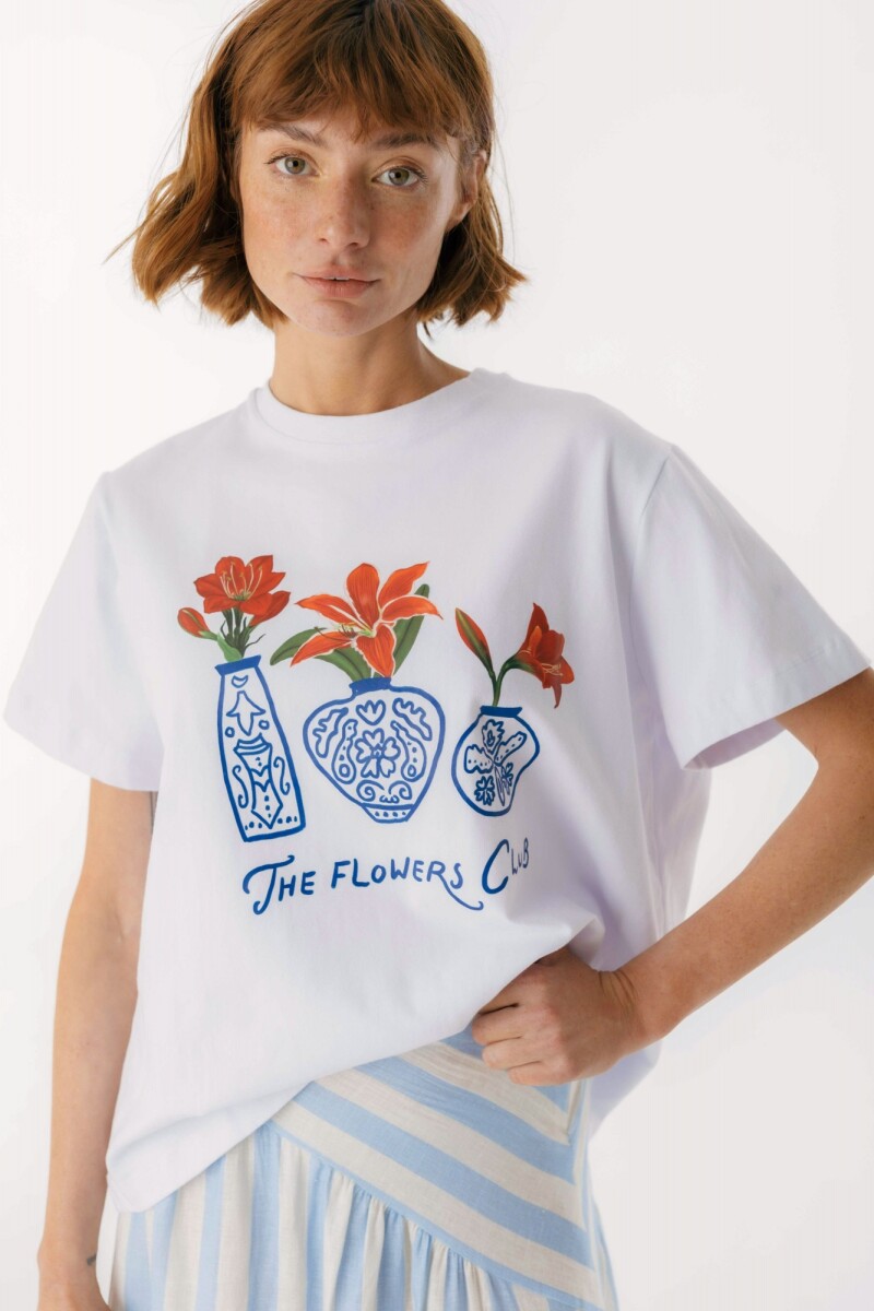 Remera Flowers Club - Jarrones 