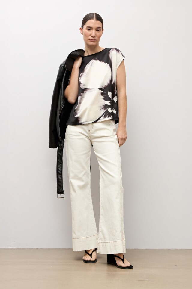 Blusa frente estampado negro
