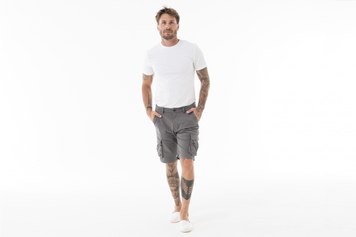 BERMUDA CARGO ANTURIO CON TAPA Gris