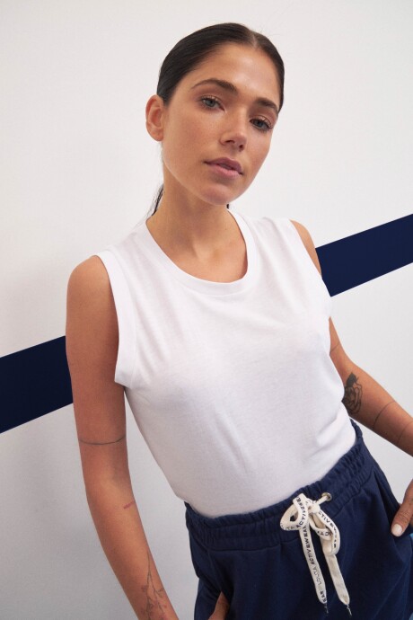 Musculosa con tajos laterales blanco
