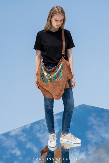 Cartera De Cuero AMA Terra Con Arte Y Mango Regulable Cartera De Cuero AMA Terra Con Arte Y Mango Regulable