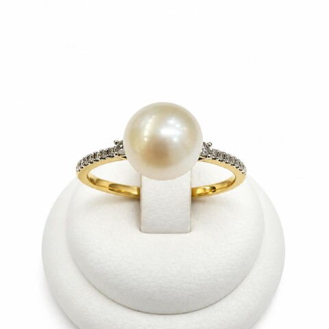 Anillo con Perla y Brillantes Oro 18kt Anillo con Perla y Brillantes Oro 18kt