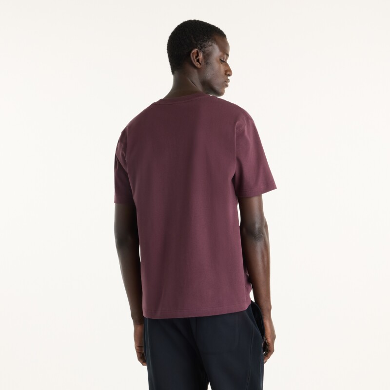 Remera New Balance de Hombre -Athletics Premium- MT51900YLR BORDEAUX