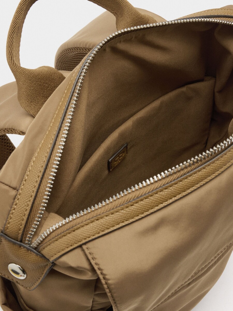 Mochila Para Portátil De 14" Con Colgante camel