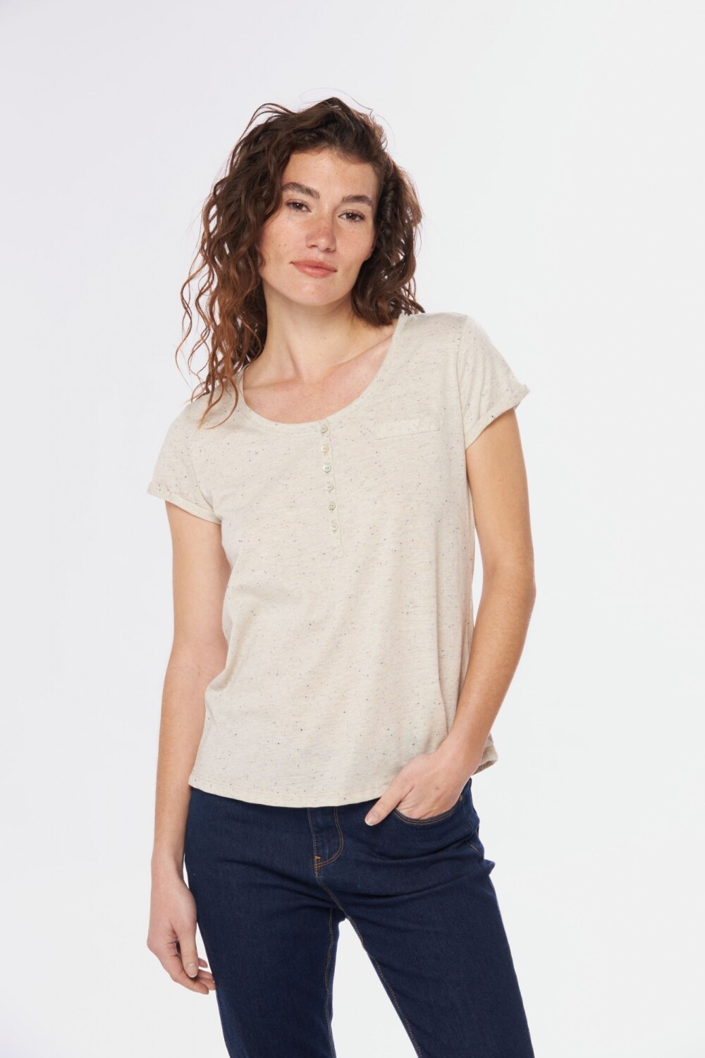 REMERA CON BOTONES Beige
