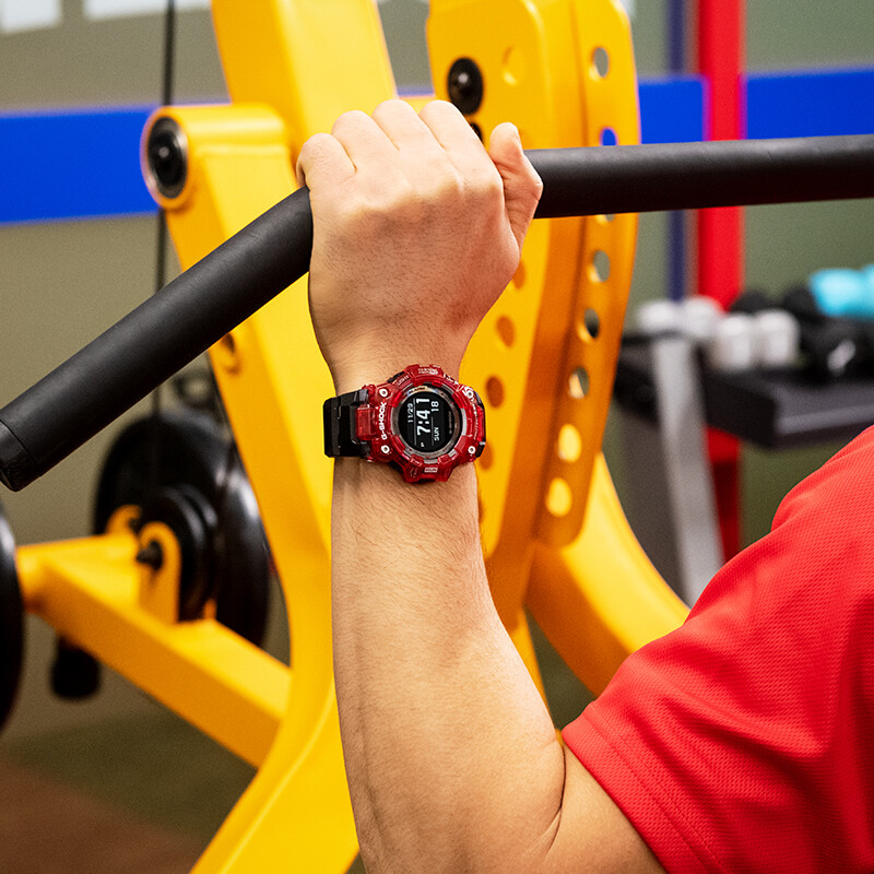 Reloj G-Shock deportivo con banda de resina negro y rojo