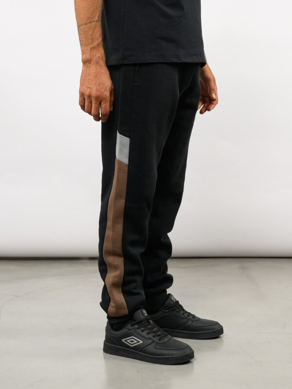 Pantalón District Umbro Hombre 002