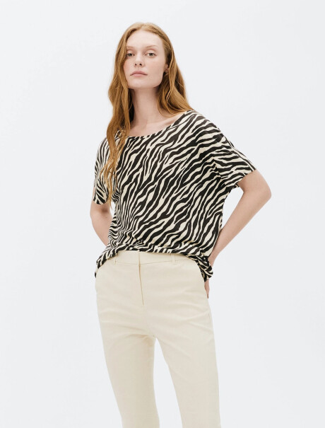 BLUSA MANGA CORTA ESTAMPADA MARRÓN