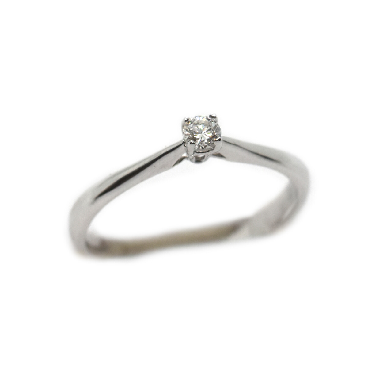 Anillo Oro 18 Kilates Blanco con Diamante Solitario 