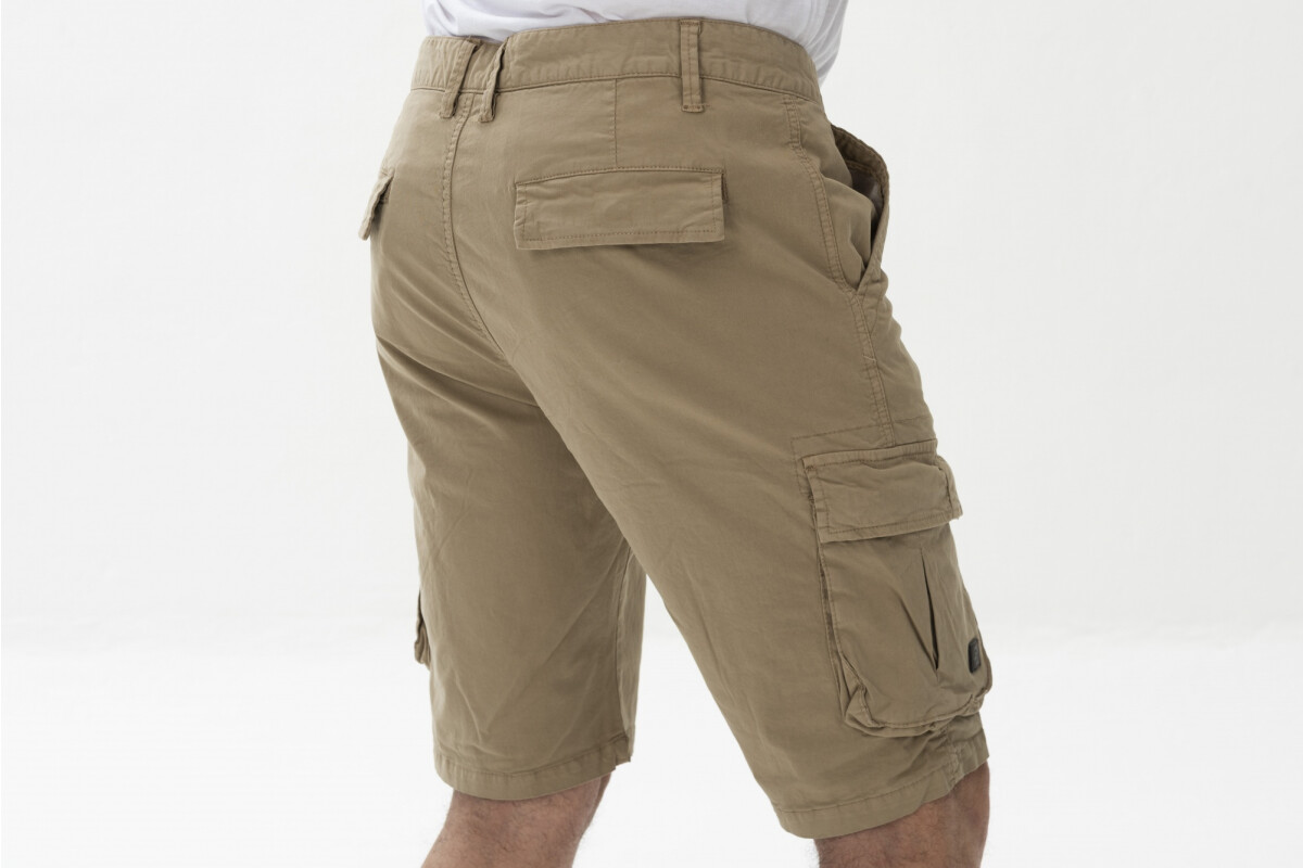 BERMUDA CARGO ANTURIO CON TAPA Beige