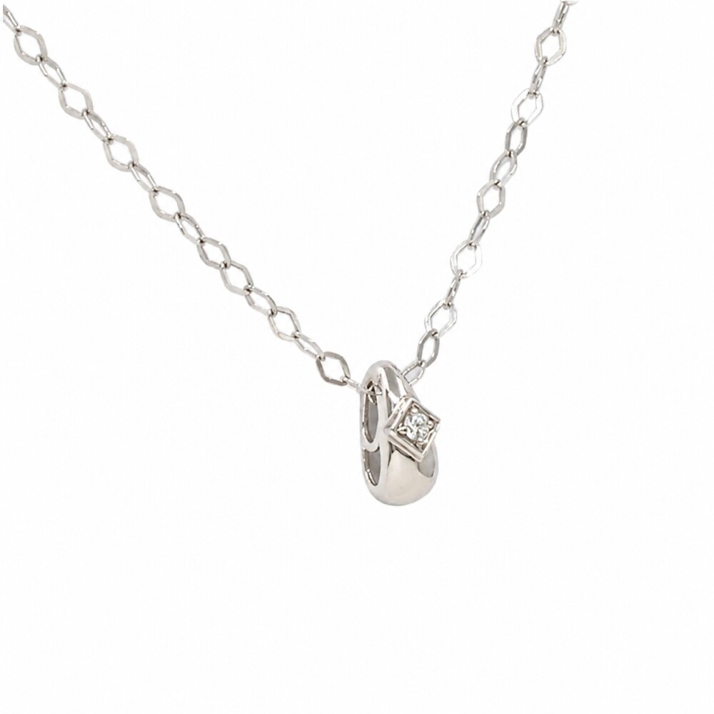 Cadena con dije en oro 18K blanco Y brillante Cadena con dije en oro 18K blanco Y brillante
