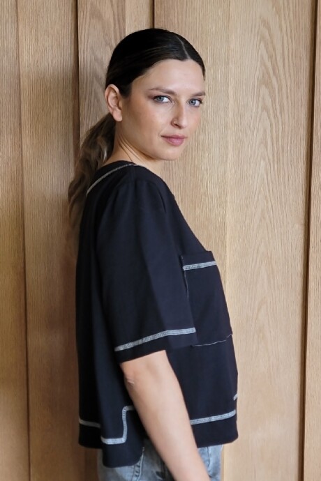 Remera Fresa Negro