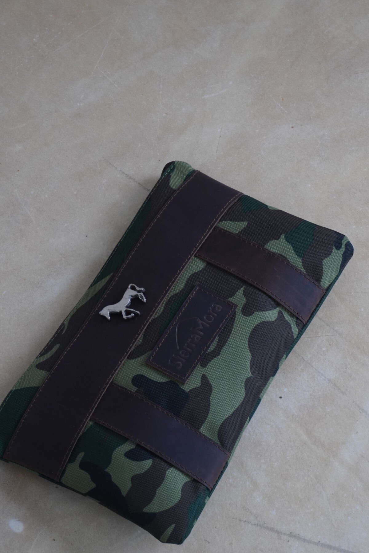 Sobre Cartuchera Mustang Chocolate / Camuflado