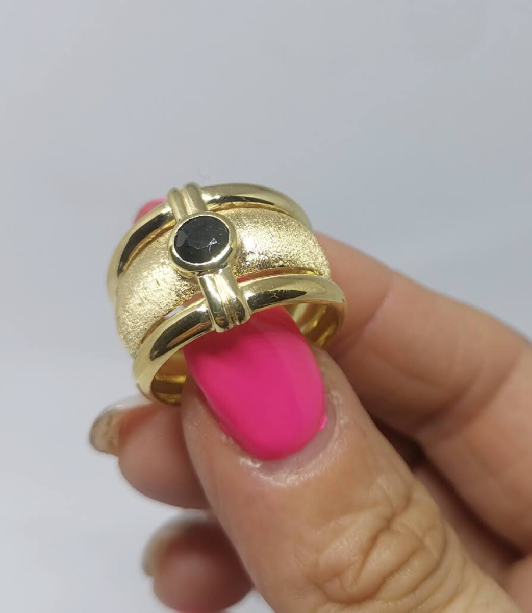 Anillo de oro 18k con zafiro 