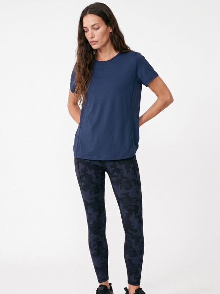 REMERA MOUTON AZUL OSCURO