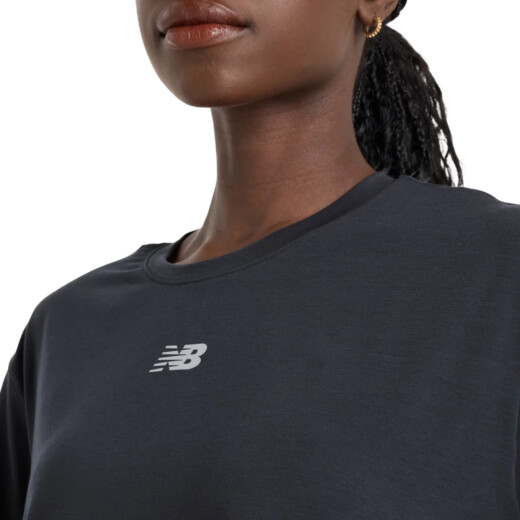 Remera New Balance Drapey Relaxed - Negro Remera New Balance Drapey Relaxed - Negro