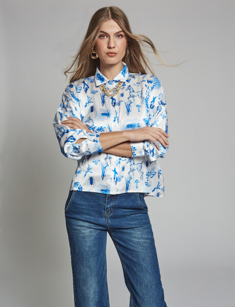Camisa boxy estampada celeste