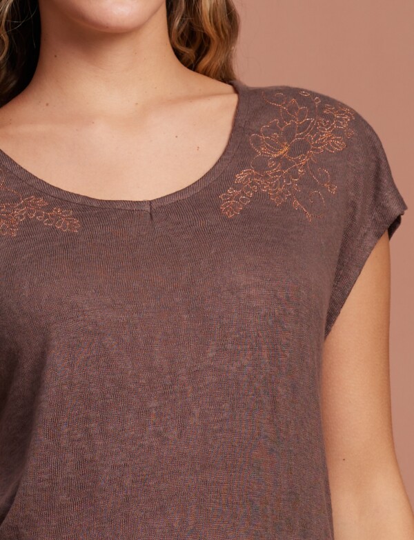 Remera Bordado MARRON