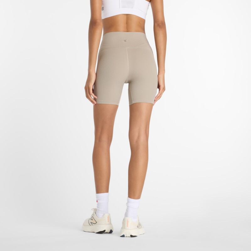 Calza New Balance de Dama - High Rise Short 6" - WS53153ADS BEIGE