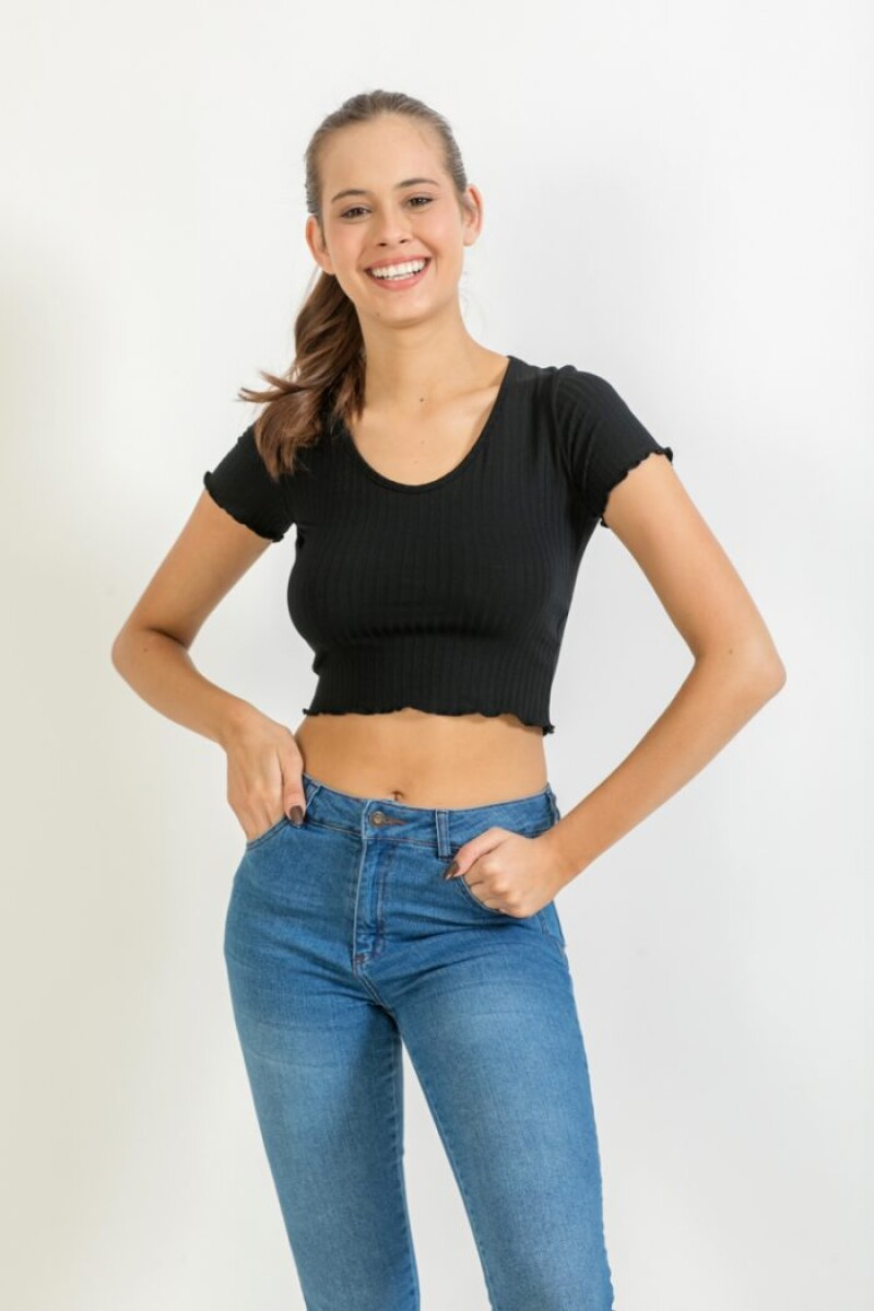 Crop Top Canelado. NEGRO
