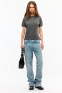 REMERA FITTED Gris