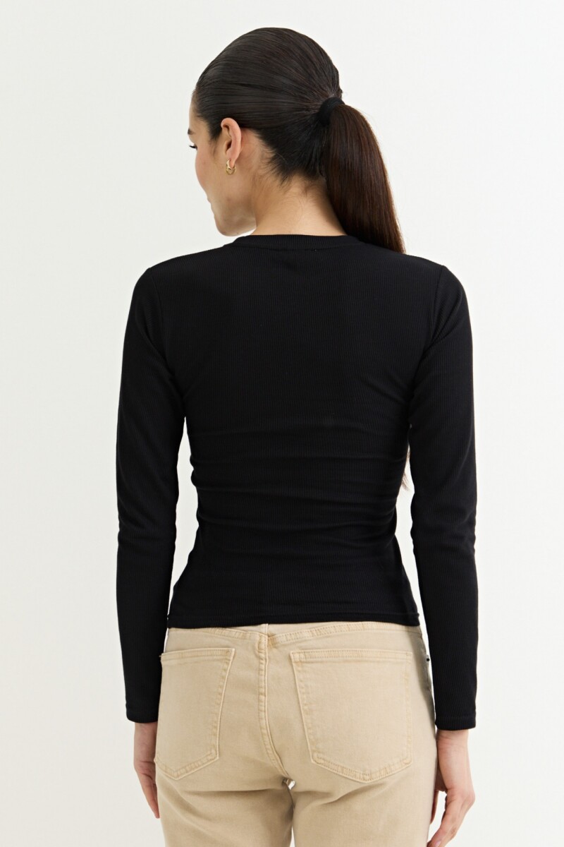 Remera cuello a la base NEGRO