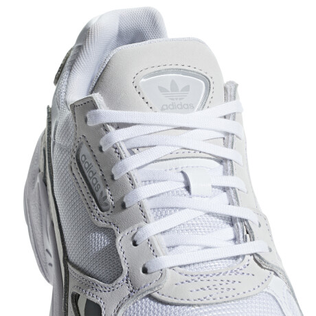 adidas Falcon W 000