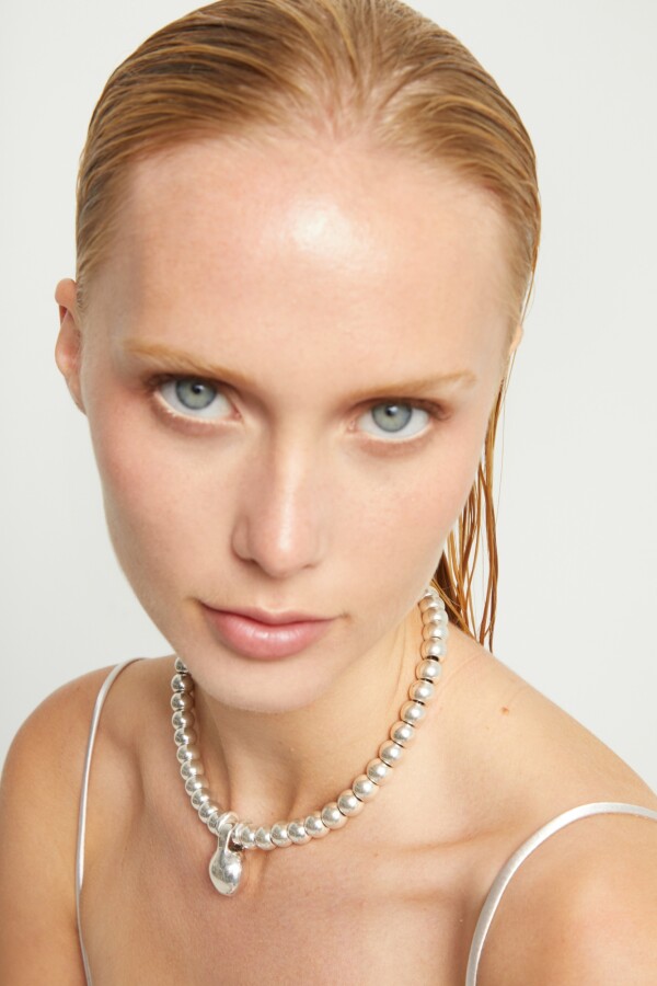 COLLAR DE BOLAS MEDIANAS BAÑADAS EN PLATA DE LEY Y BOLA GRANDE Colgante