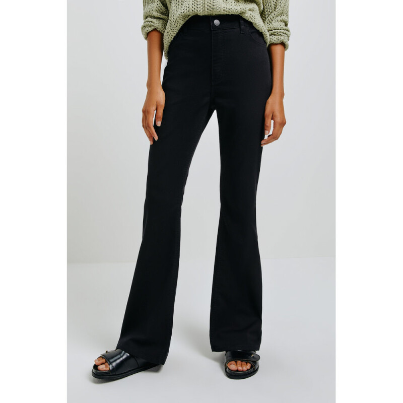 CALCA FEM PRETO