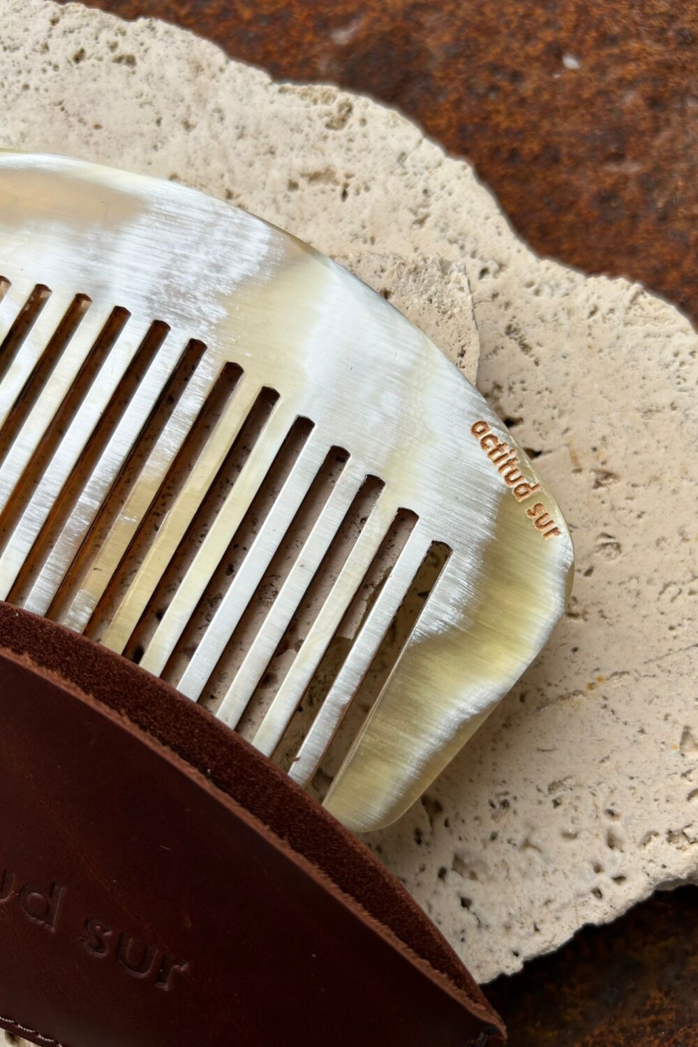 Horn comb Grande Claro