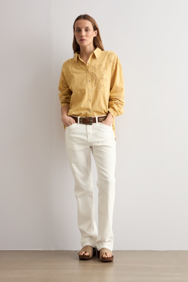 Camisa bordada y calada maiz