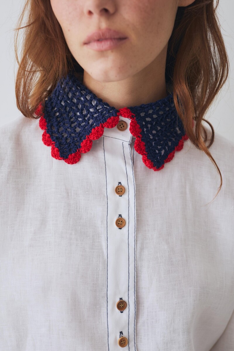 CAMISA EMBLEMA Blanco Con Rojo Y Azul