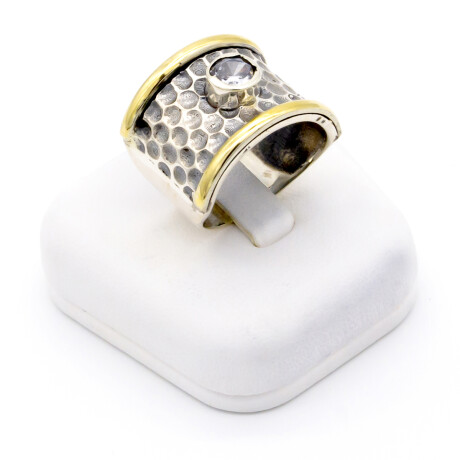 Anillo de plata 925, double en oro 18 ktes y circonia. Anillo de plata 925, double en oro 18 ktes y circonia.