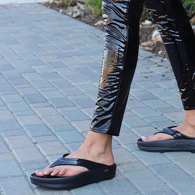 Sandalias para Recuperación Oomega Thong Mujer Black