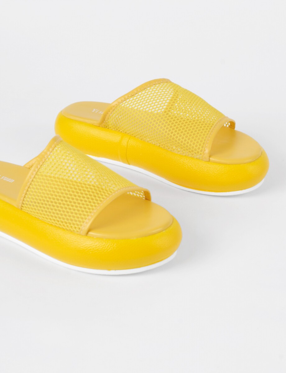 Sandalia básica asimétrica calada - amarillo 