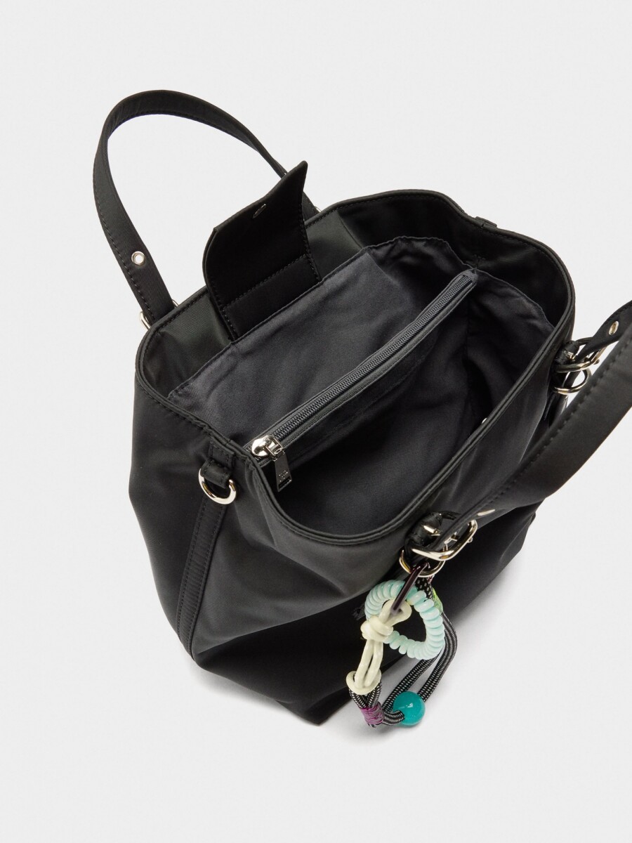 Bolso Tote De Nylon Con Colgante negro