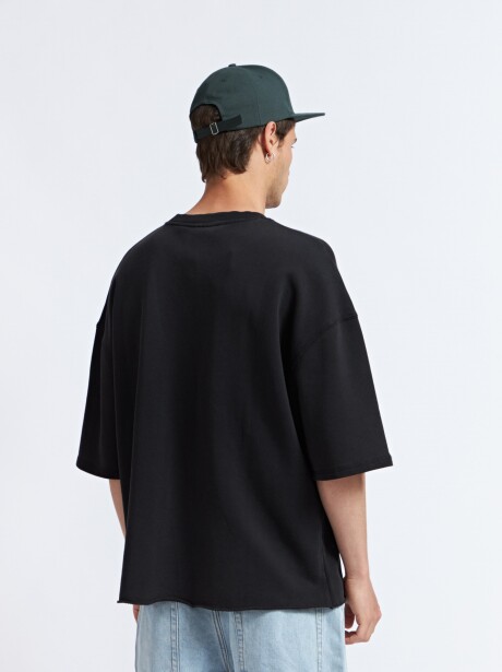 REMERA STONE NEGRO
