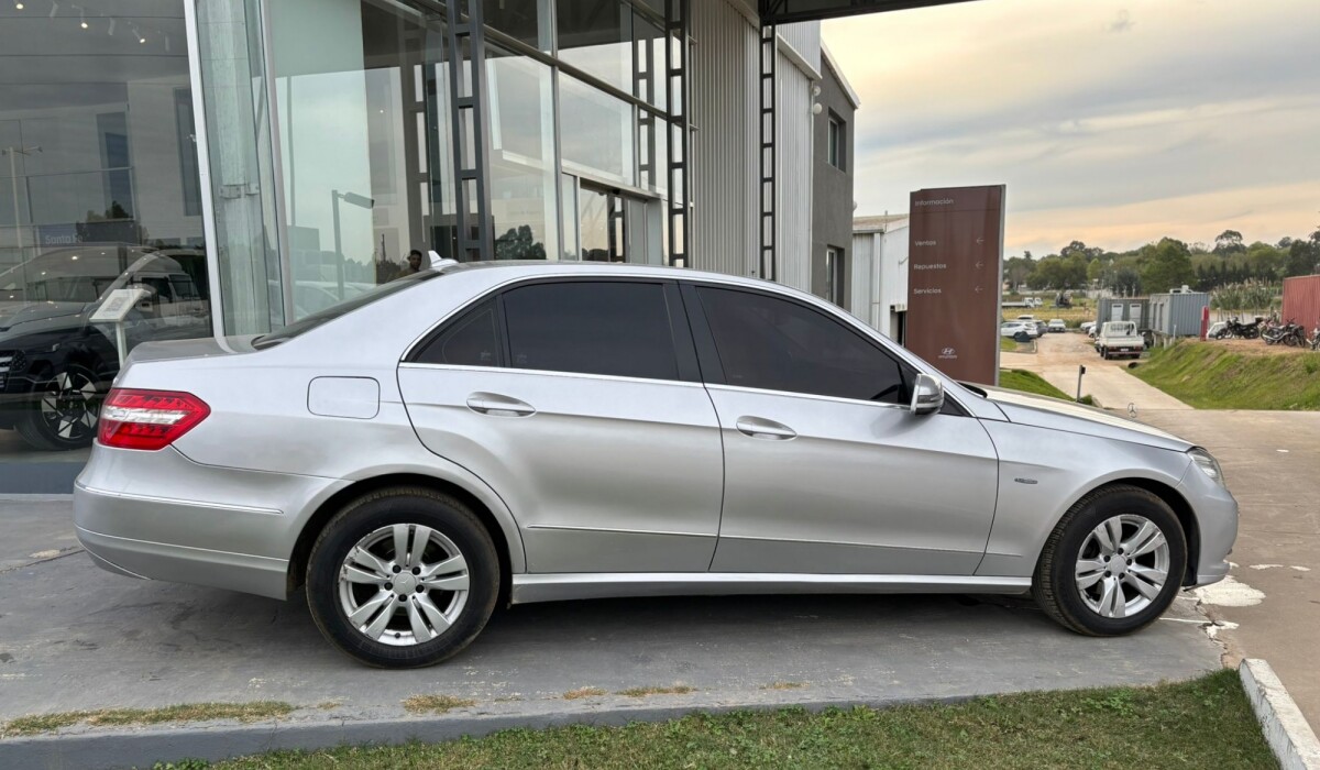 Mercedes Benz E200 CGI Berlina MT 1.8 -2012 Mercedes Benz E200 CGI Berlina MT 1.8 -2012