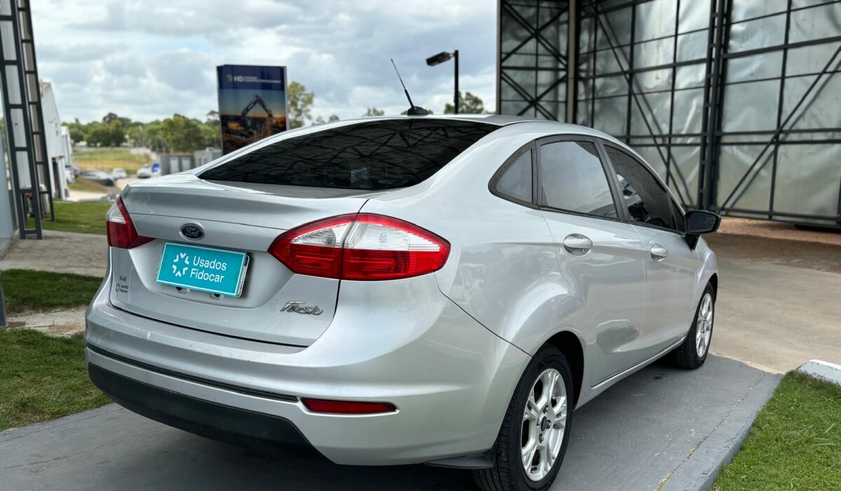 Ford Fiesta Sedan SE MT - 2014 Ford Fiesta Sedan SE MT - 2014