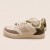 Calzado Casual. crema