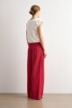 Pantalon recto con pinzas carmesí