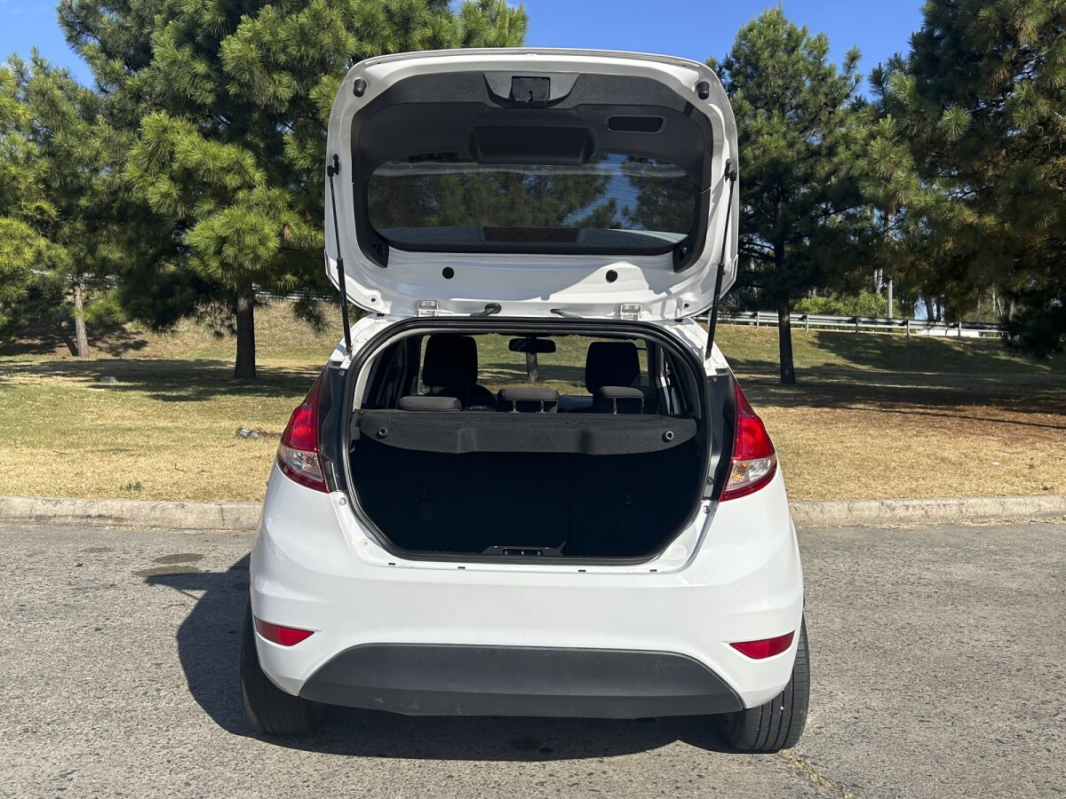 Ford Fiesta 2018 EXCELENTE ESTADO! | Permuta / Financia Ford Fiesta 2018 EXCELENTE ESTADO! | Permuta / Financia