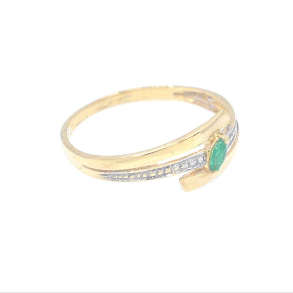 Anillo en oro 18k con esmeralda navette Anillo en oro 18k con esmeralda navette