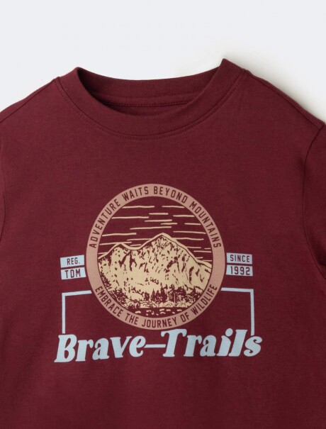 CAMISETA BÁSICA CON ESTAMPA BORDEAUX