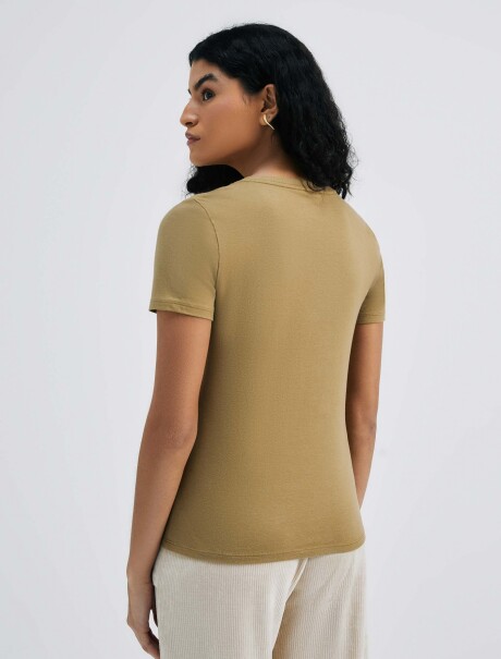 CAMISETA BÁSICA MANGA CORTA CUELLO EN V VERDE