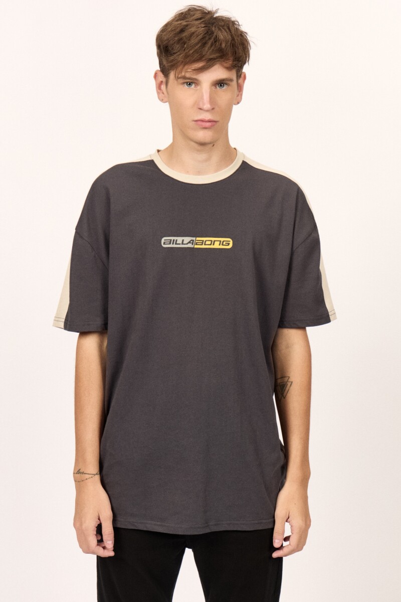 REMERA SPEC ICON OVER TEE 